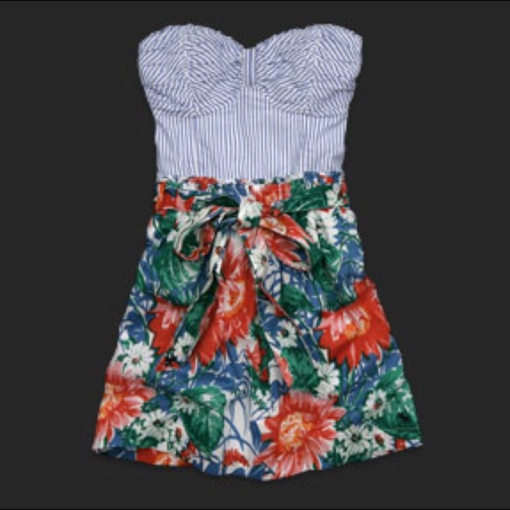 Abercrombie & Fitch Strapless Mini (large)